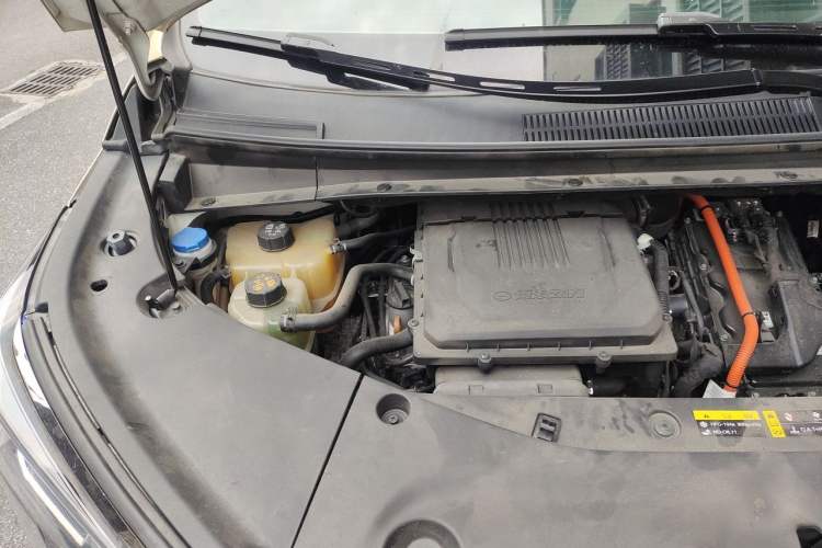 Used GAC Trumpchi M8 2023 Zongshi Series Dual-Motor YuZun Edition Engine Bay Right