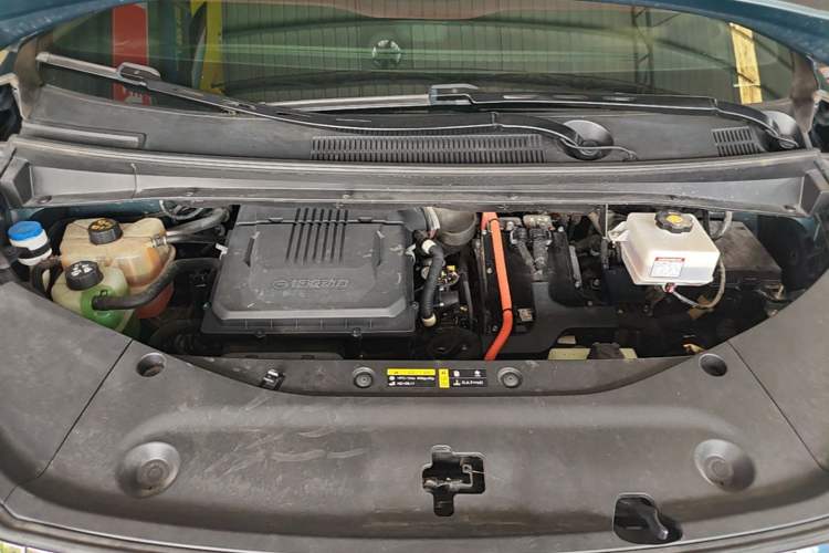 Used GAC Trumpchi M8 2023 Zongshi Series Dual-Motor YuZun Edition Engine Bay