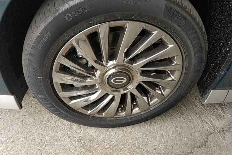 Used GAC Trumpchi M8 2023 Zongshi Series Dual-Motor YuZun Edition Left Front Wheel Hub
