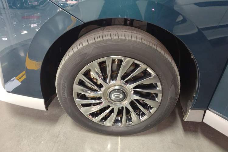 Used GAC Trumpchi M8 2023 Zongshi Series Dual-Motor Supreme Edition Left Front Wheel Hub