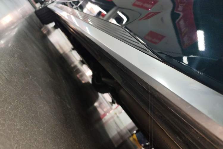 Used GAC Trumpchi M8 2023 Zongshi Series Dual-Motor Supreme Edition Left Side Sill