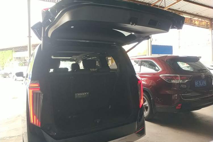 Used GAC Trumpchi M8 2023 Zongshi Series Dual-Motor YuZun Edition Trunk