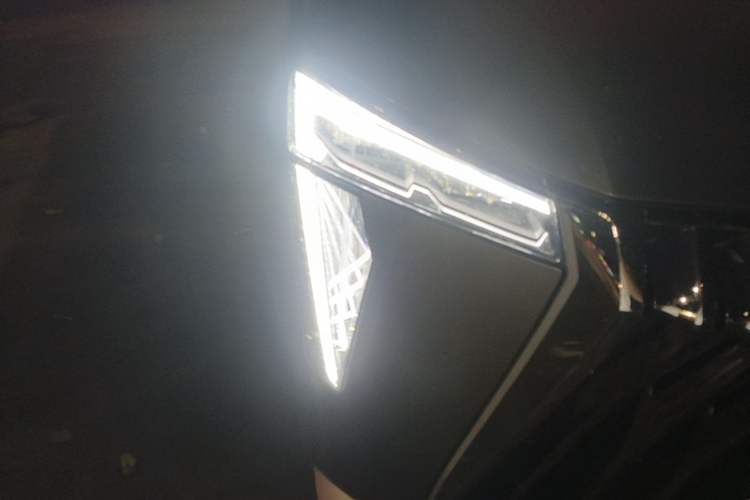 Used GAC Trumpchi M8 2023 Zongshi Series Dual-Motor Supreme Edition Right Front Headlight