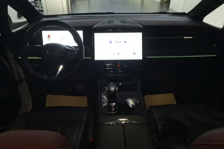 Used GAC Trumpchi M8 2023 Zongshi Series 400T Ultimate Edition Center Console