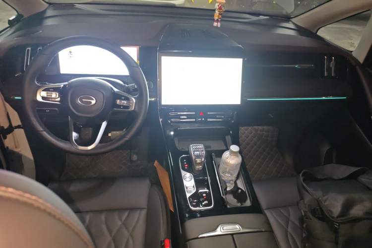 Used GAC Trumpchi M8 2023 Zongshi Series 400T Ultimate Edition Center Console