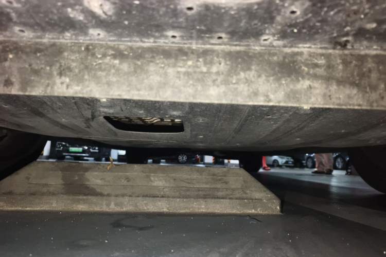Used GAC Trumpchi M8 2023 Zongshi Series Dual-Motor YuZun Edition Chassis Front