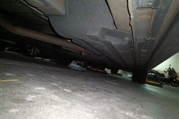 Used GAC Trumpchi M8 2023 Zongshi Series 400T Flagship Edition Chassis Front Left