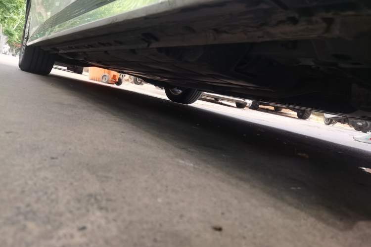 Used GAC Trumpchi M8 2023 Zongshi Series Dual-Motor YuZun Edition Chassis Front Right