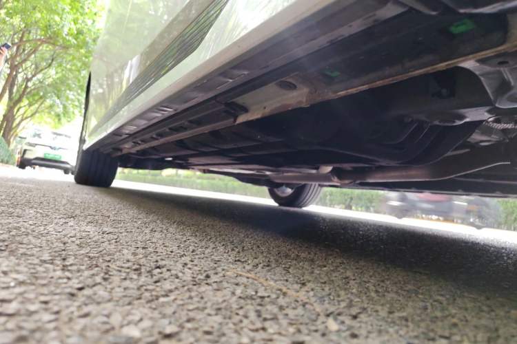 Used GAC Trumpchi M8 2023 Zongshi Series Dual-Motor YuZun Edition Chassis Front Right