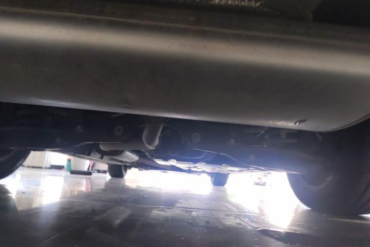 Used GAC Trumpchi M8 2023 Zongshi Series Dual-Motor YuZun Edition Chassis Rear
