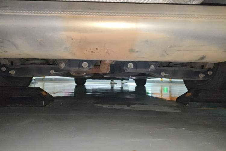 Used GAC Trumpchi M8 2023 Zongshi Series Dual-Motor YuZun Edition Chassis Rear