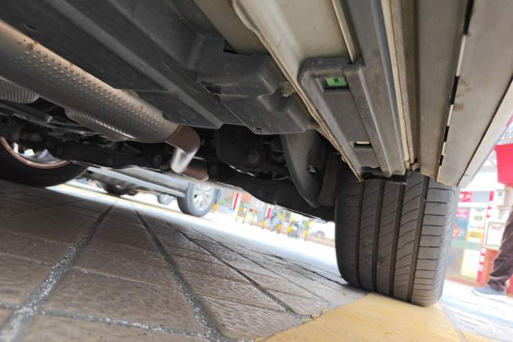Used GAC Trumpchi M8 2023 Zongshi Series Dual-Motor Flagship Edition Chassis Rear Left