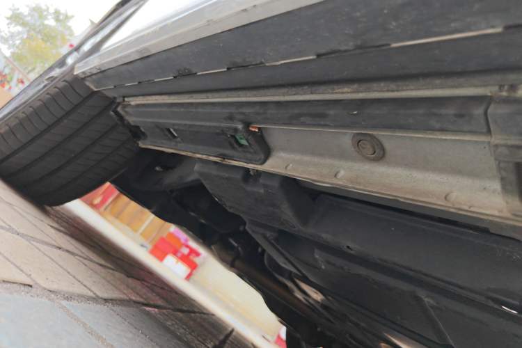 Used GAC Trumpchi M8 2023 Zongshi Series Dual-Motor Flagship Edition Chassis Rear Right