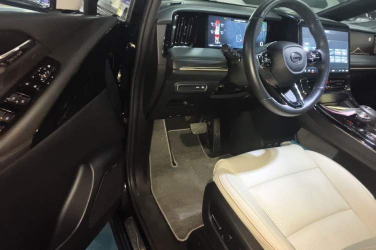 Used GAC Trumpchi M8 2023 Zongshi Series Dual-Motor YuZun Edition Driver Seat