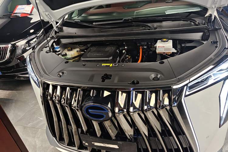 Used GAC Trumpchi M8 2023 Zongshi Series Dual-Motor Flagship Edition Engine Bay