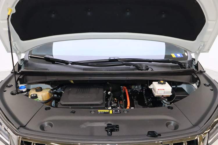 Used GAC Trumpchi M8 2023 Zongshi Series Dual-Motor Flagship Edition Engine Bay