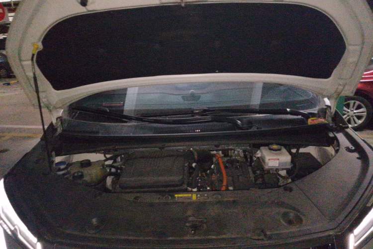 Used GAC Trumpchi M8 2023 Zongshi Series Dual-Motor YuZun Edition Engine Bay