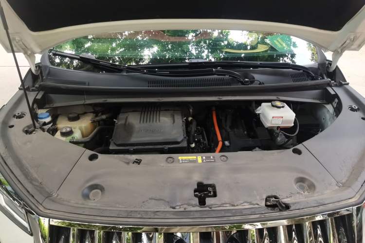 Used GAC Trumpchi M8 2023 Zongshi Series Dual-Motor YuZun Edition Engine Bay