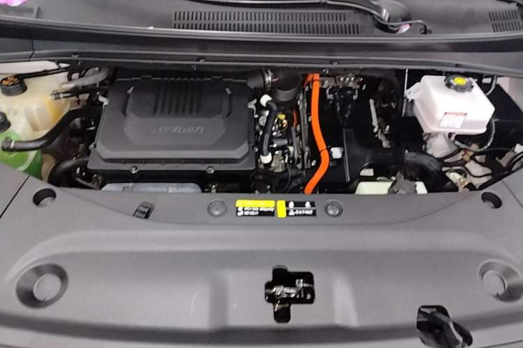 Used GAC Trumpchi M8 2023 Zongshi Series Dual-Motor YuZun Edition Engine Bay