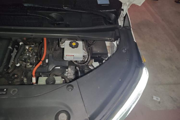 Used GAC Trumpchi M8 2023 Zongshi Series Dual-Motor Flagship Edition Engine Bay Left