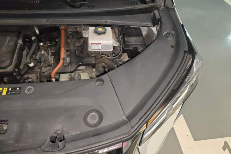 Used GAC Trumpchi M8 2023 Zongshi Series Dual-Motor YuZun Edition Engine Bay Left