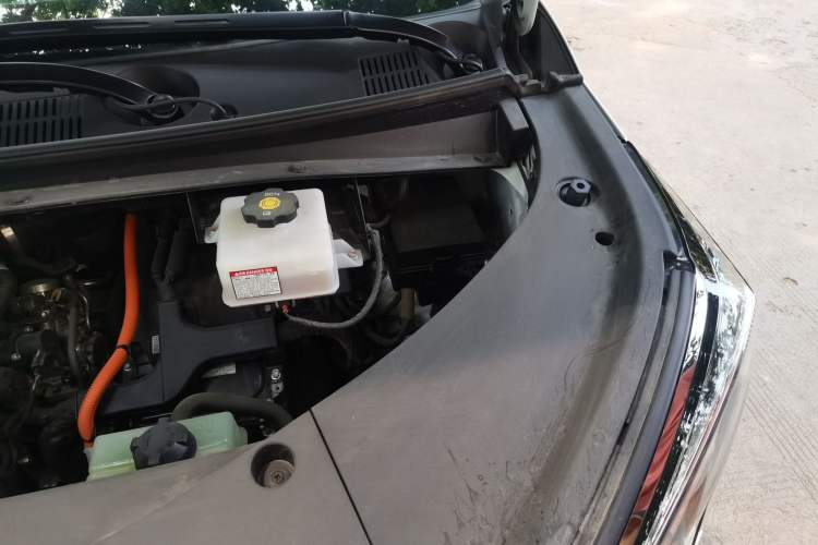 Used GAC Trumpchi M8 2023 Zongshi Series Dual-Motor YuZun Edition Engine Bay Left