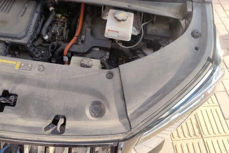 Used GAC Trumpchi M8 2023 Zongshi Series Dual-Motor YuZun Edition Engine Bay Left
