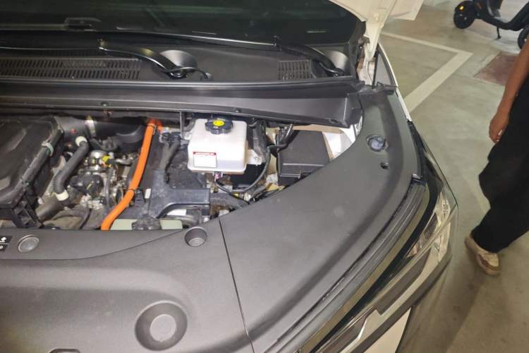Used GAC Trumpchi M8 2023 Zongshi Series Dual-Motor Flagship Edition Engine Bay Left