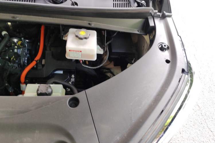 Used GAC Trumpchi M8 2023 Zongshi Series Dual-Motor YuZun Edition Engine Bay Left