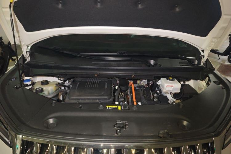 Used GAC Trumpchi M8 2023 Zongshi Series Dual-Motor Flagship Edition Engine Bay