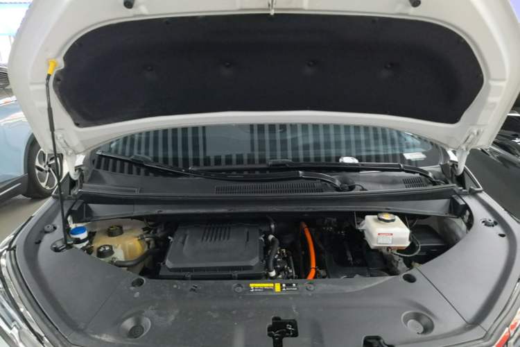 Used GAC Trumpchi M8 2023 Zongshi Series Dual-Motor Flagship Edition Engine Bay