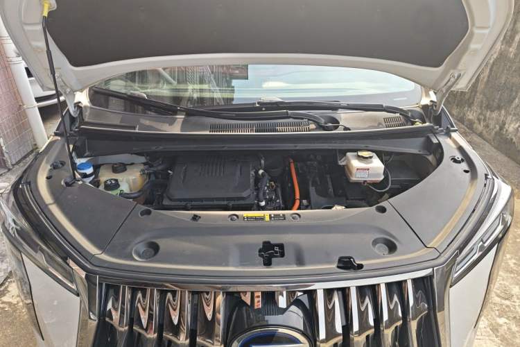 Used GAC Trumpchi M8 2023 Zongshi Series Dual-Motor Supreme Edition Engine Bay