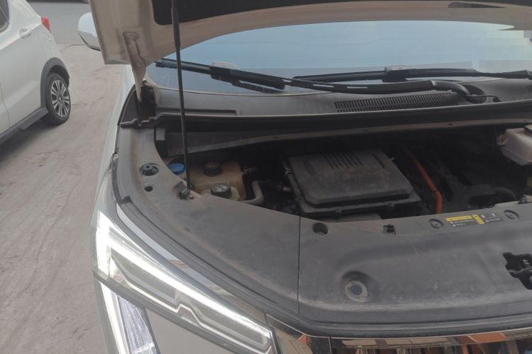 Used GAC Trumpchi M8 2023 Zongshi Series Dual-Motor YuZun Edition Engine Bay Right
