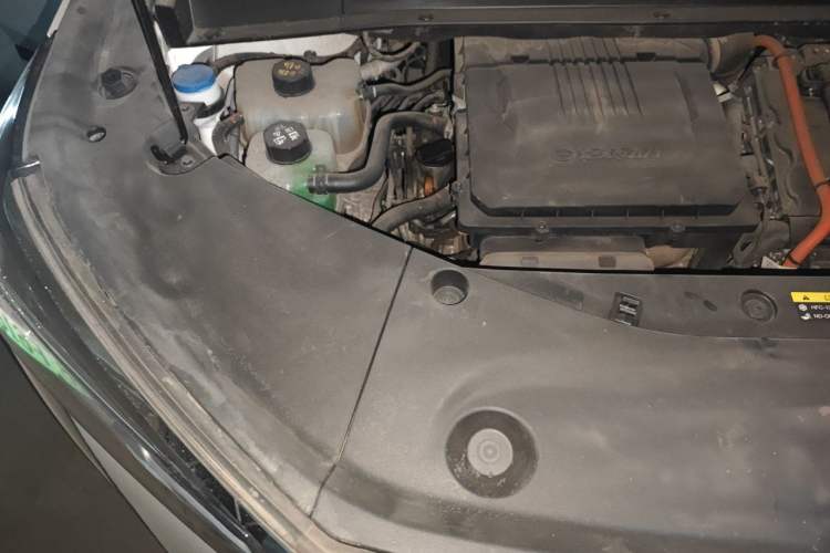 Used GAC Trumpchi M8 2023 Zongshi Series Dual-Motor YuZun Edition Engine Bay Right