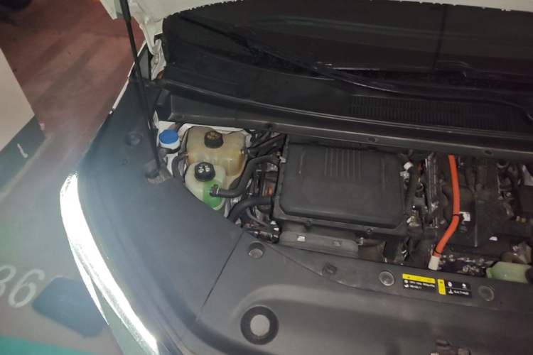 Used GAC Trumpchi M8 2023 Zongshi Series Dual-Motor Flagship Edition Engine Bay Right