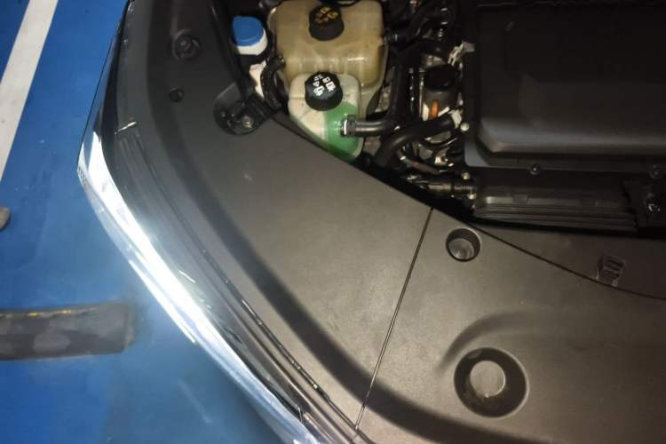 Used GAC Trumpchi M8 2023 Zongshi Series Dual-Motor YuZun Edition Engine Bay Right