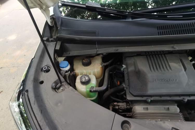 Used GAC Trumpchi M8 2023 Zongshi Series Dual-Motor YuZun Edition Engine Bay Right
