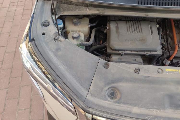 Used GAC Trumpchi M8 2023 Zongshi Series Dual-Motor YuZun Edition Engine Bay Right