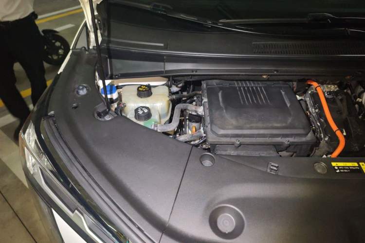 Used GAC Trumpchi M8 2023 Zongshi Series Dual-Motor Flagship Edition Engine Bay Right