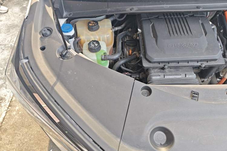 Used GAC Trumpchi M8 2023 Zongshi Series Dual-Motor Supreme Edition Engine Bay Right