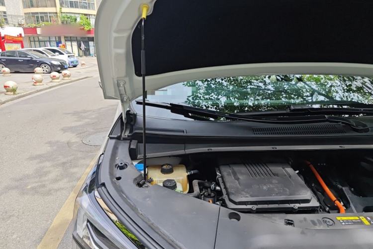 Used GAC Trumpchi M8 2023 Zongshi Series Dual-Motor YuZun Edition Engine Bay Right