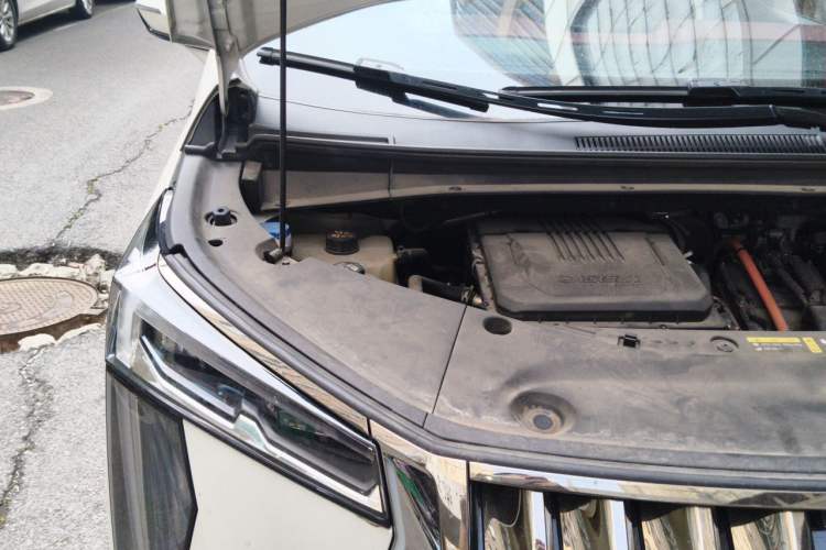 Used GAC Trumpchi M8 2023 Zongshi Series Dual-Motor YuZun Edition Engine Bay Right