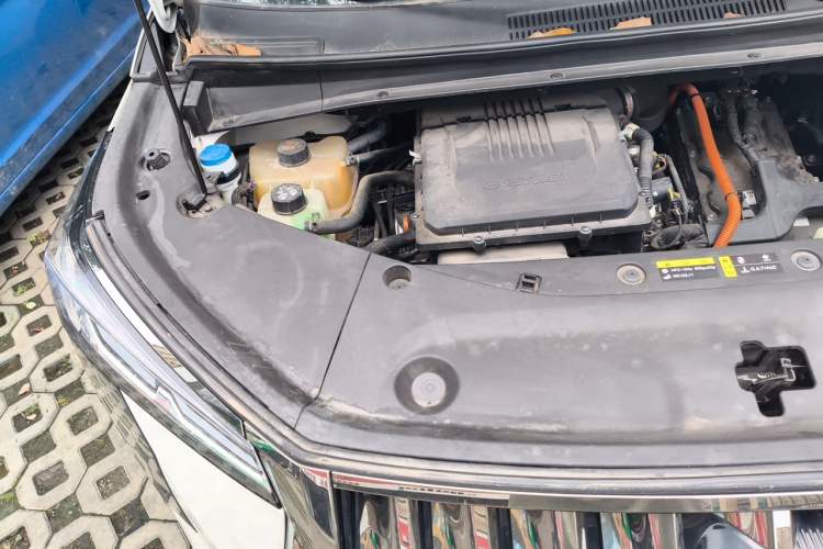 Used GAC Trumpchi M8 2023 Zongshi Series Dual-Motor Supreme Edition Engine Bay Right