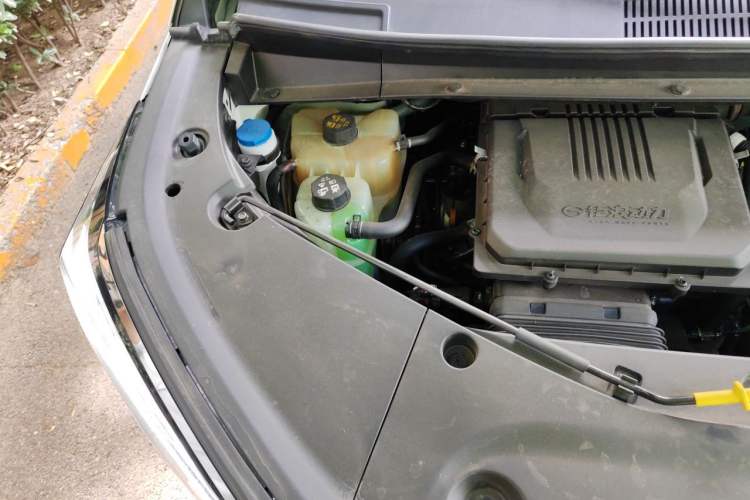 Used GAC Trumpchi M8 2023 Zongshi Series Dual-Motor YuZun Edition Engine Bay Right