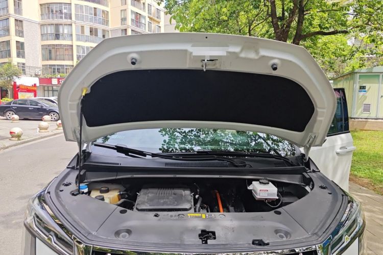 Used GAC Trumpchi M8 2023 Zongshi Series Dual-Motor YuZun Edition Engine Bay