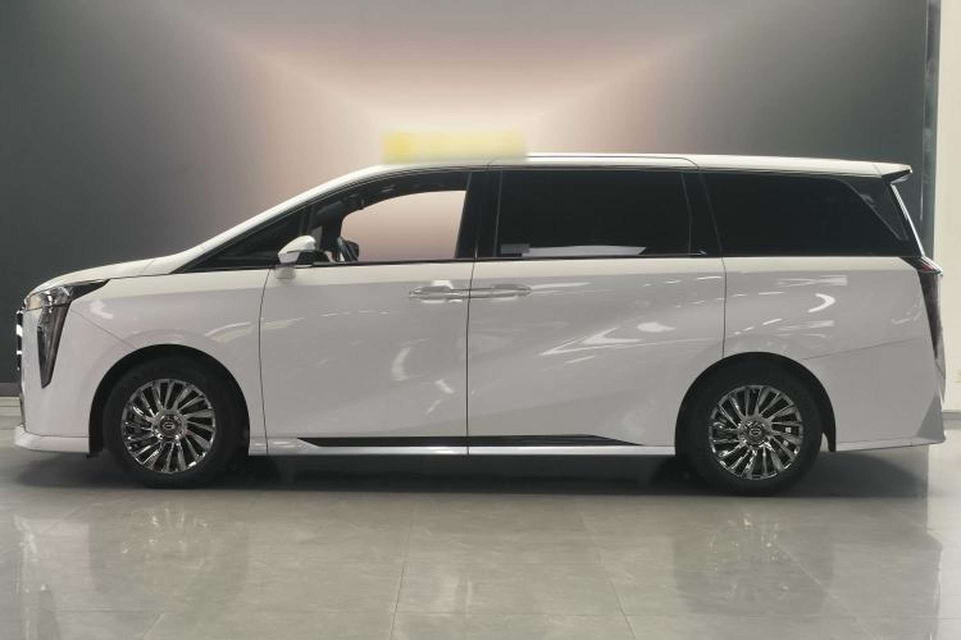 Used GAC Trumpchi M8 2023 Zongshi Series Dual-Motor Flagship Edition Exterior 3