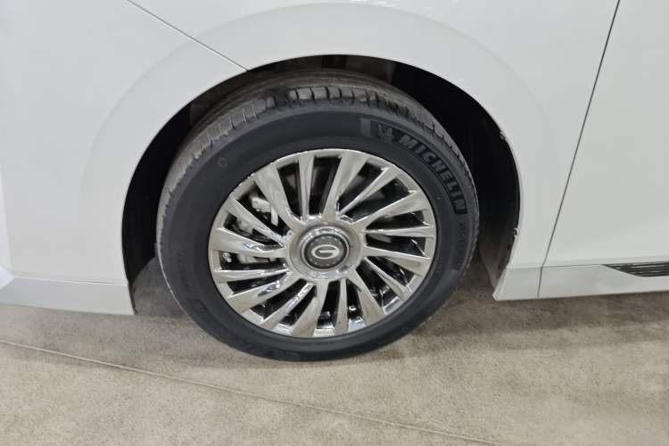 Used GAC Trumpchi M8 2023 Zongshi Series Dual-Motor Supreme Edition Exterior 3