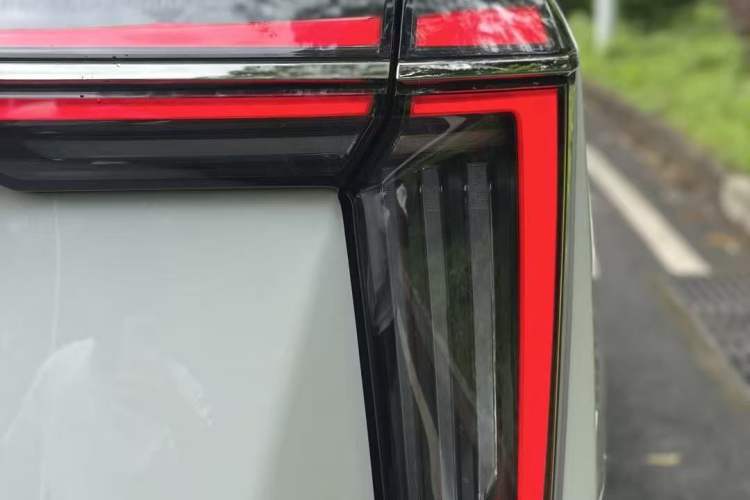 Used GAC Trumpchi M8 2023 Zongshi Series Dual-Motor Flagship Edition Exterior 4