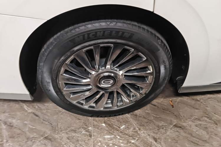 Used GAC Trumpchi M8 2023 Zongshi Series Dual-Motor Supreme Edition Exterior 5