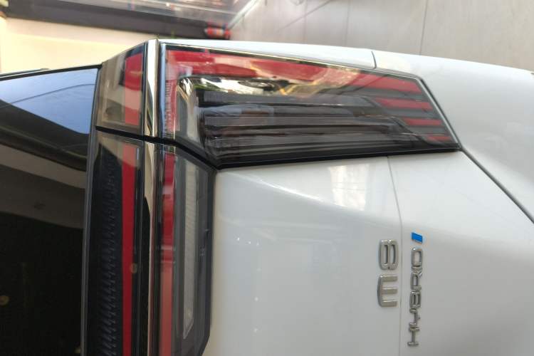 Used GAC Trumpchi M8 2023 Zongshi Series Dual-Motor YuZun Edition Exterior 5